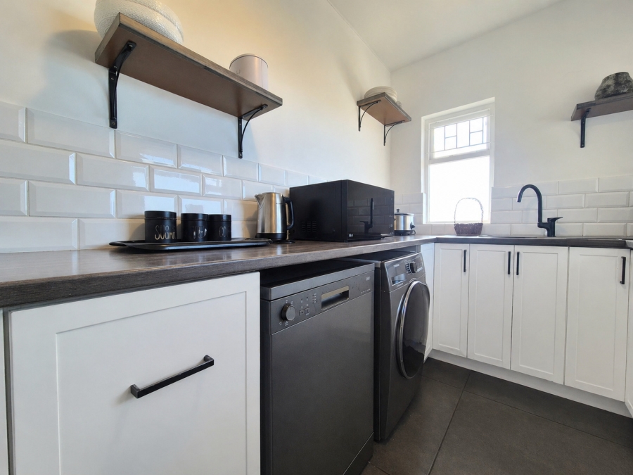 2 Bedroom Property for Sale in Wynberg Upper Western Cape
